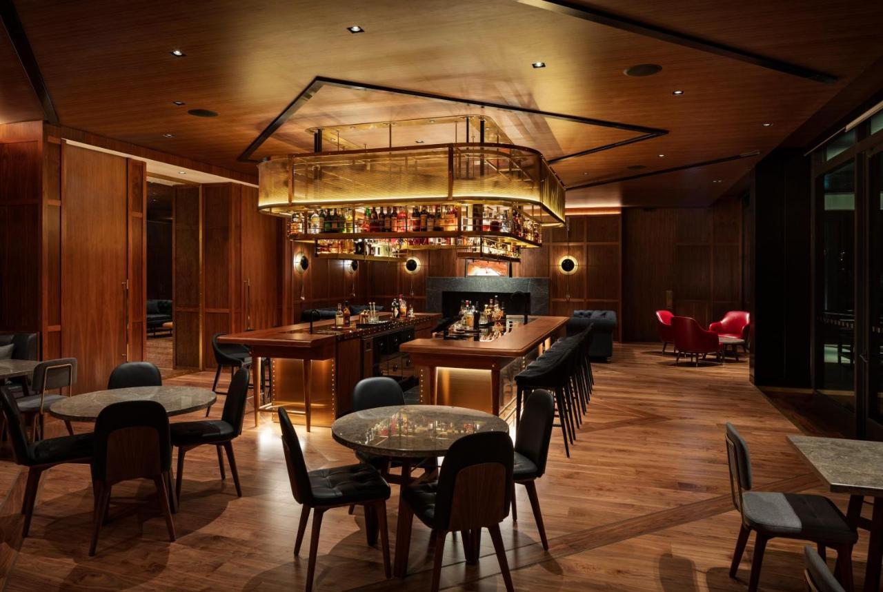 Park Hyatt Auckland Hotell Exteriör bild The bar at the 1903 Lounge
