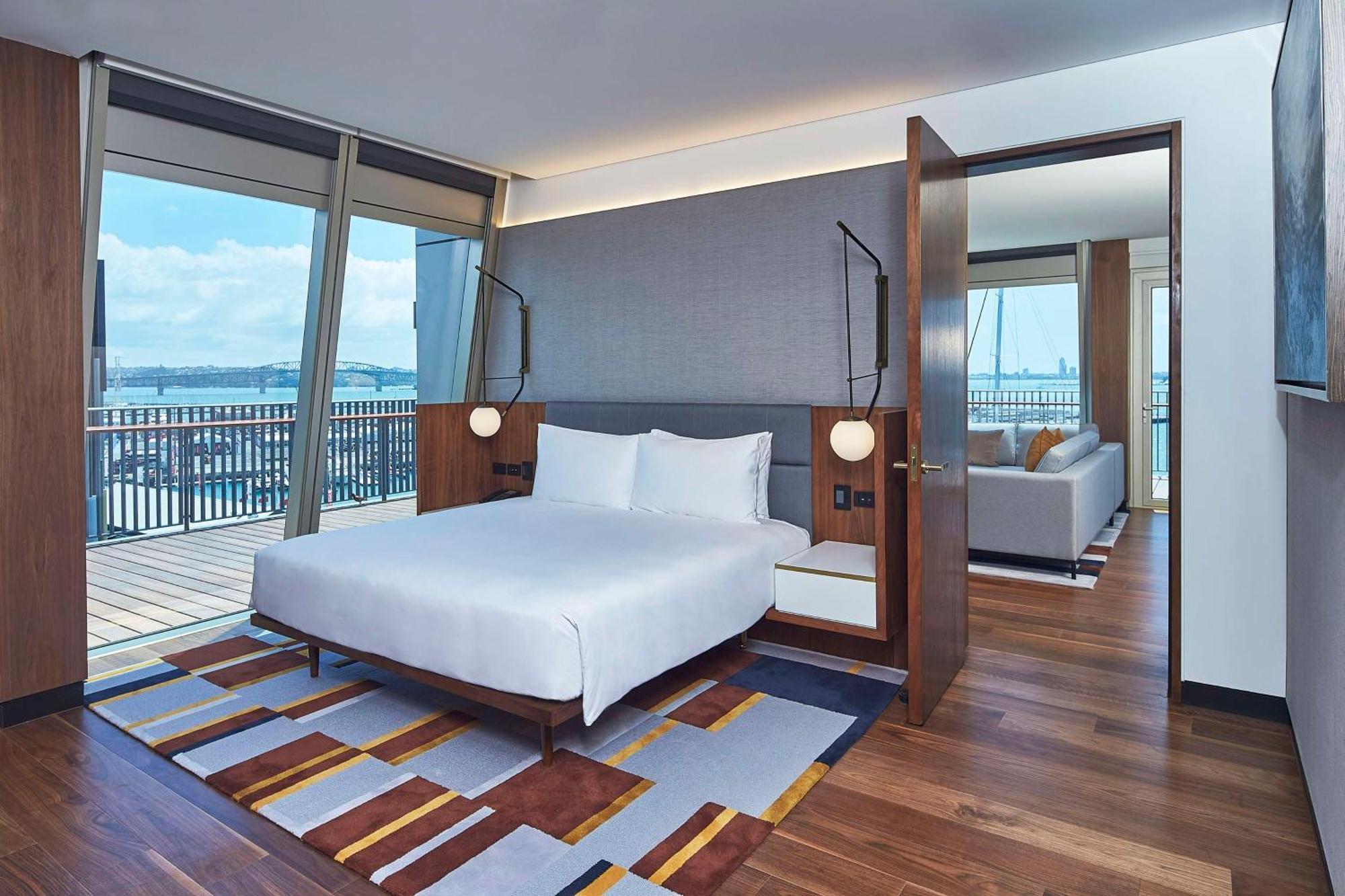 Park Hyatt Auckland Hotell Exteriör bild A bedroom at the hotel