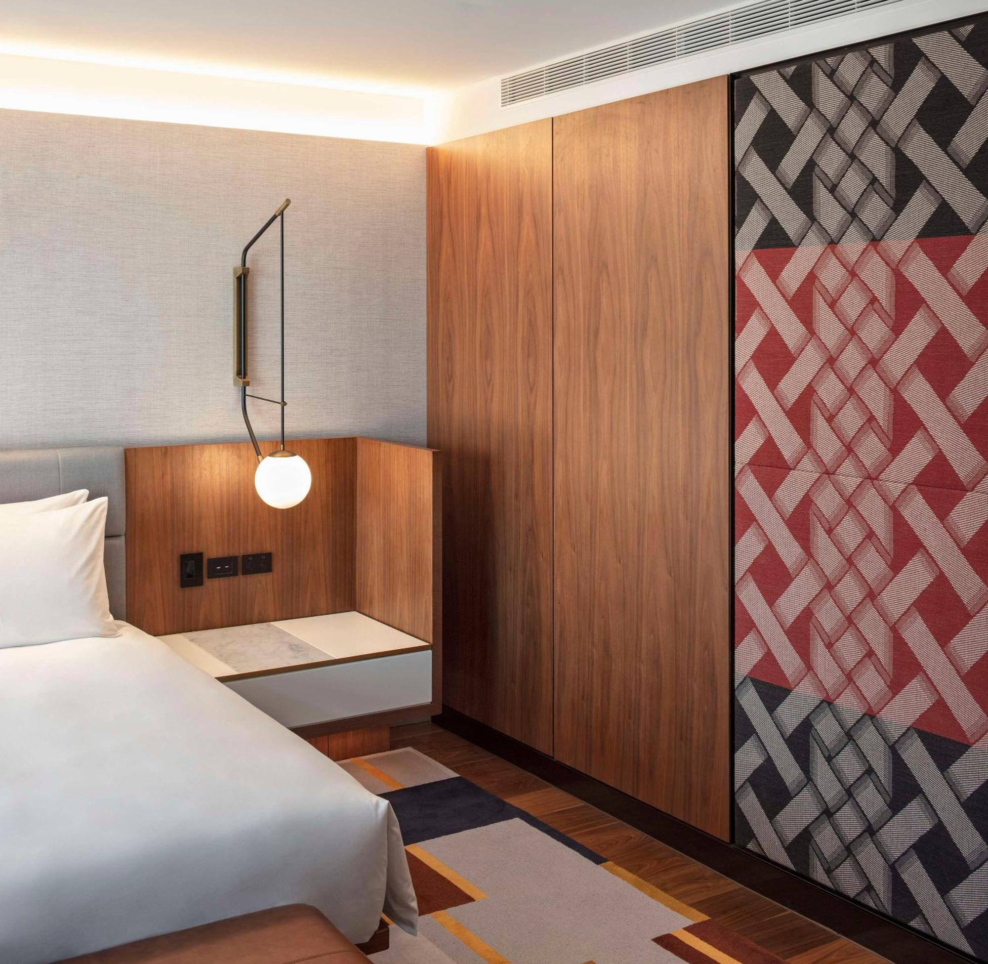 Park Hyatt Auckland Hotell Exteriör bild A bedroom at the hotel