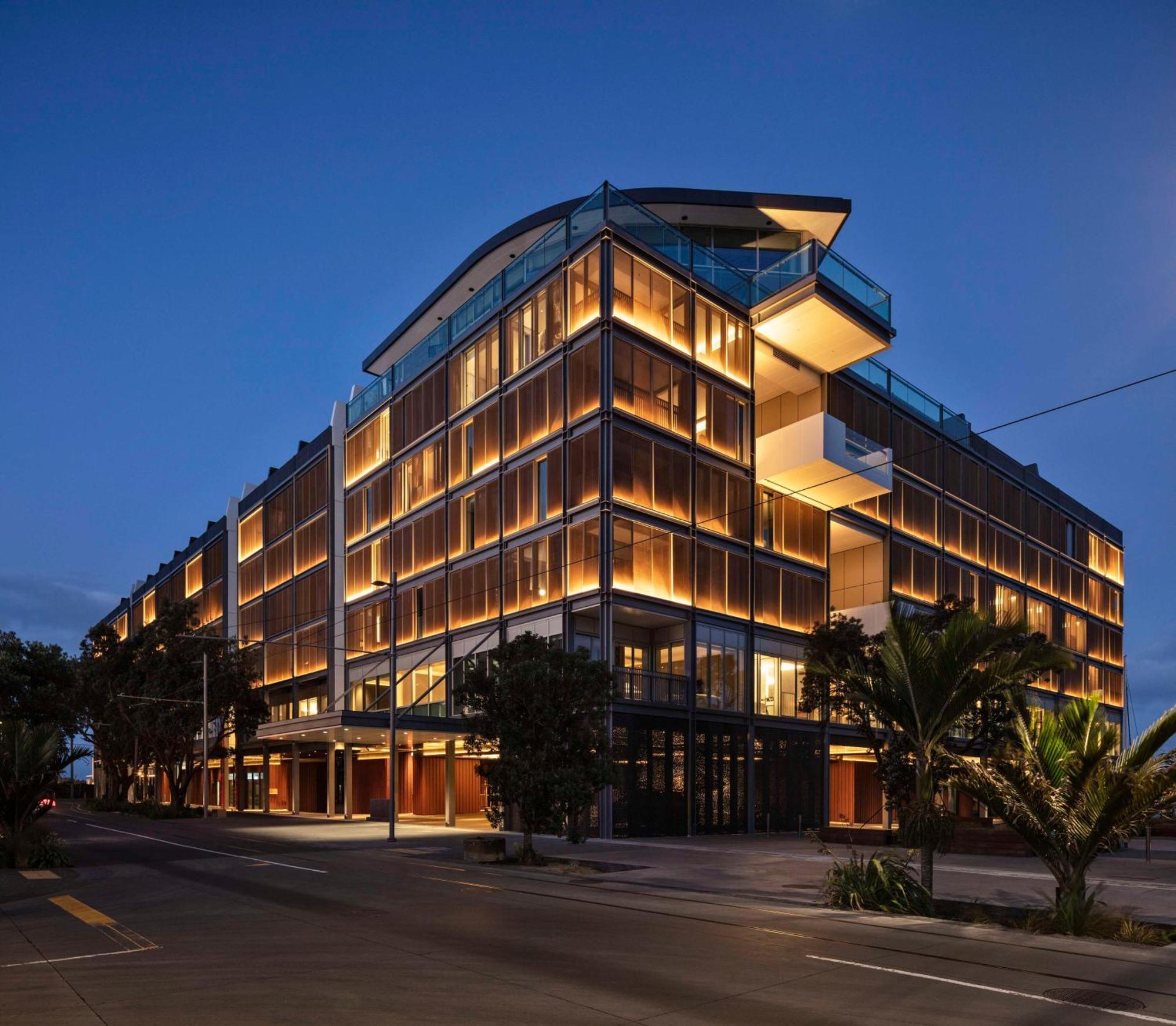 Park Hyatt Auckland Hotell Exteriör bild The hotel at night